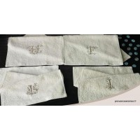 Serviette d'invité  brodé initiale abécédaire