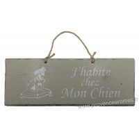 Plaque en bois "J'habite chez mon chien" déco Chien fond beige clair