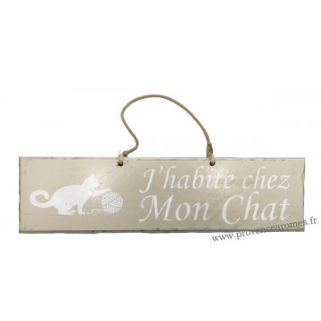 Plaque en bois " J'habite chez mon chat " déco Chat boule de laine fond beige clair