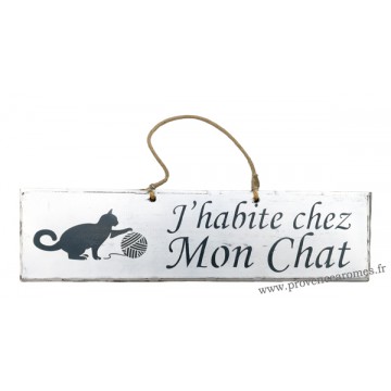 Plaque en bois " J'habite chez mon chat " déco Chat boule de laine fond blanc