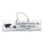 Plaque en bois "Les aventures de P'tit Mnou (pelote)" déco Chat fond Blanc