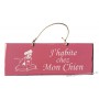 Plaque en bois " J'habite chez mon chien " déco Chien fond Rose