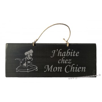 Plaque en bois " J'habite chez mon chien " déco Chien fond Noir