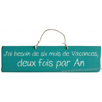 Plaque en bois " J'ai besoin de six mois de vacance deux fois par an " fond turquoise