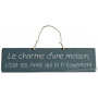 Plaque en bois "Le charme d'une maison c'est les amis qui la fréquentent " fond bleu canard