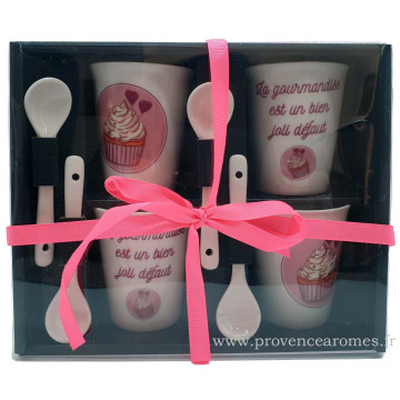 Coffret de 4 tasses à café et cuillères LA GOURMANDISE EST UN BIEN JOLI DÉFAUT