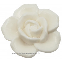 Petit savon en forme de rose blanche
