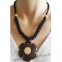 Collier fleur en noix de coco et bois marron et noir Lara Ethnics