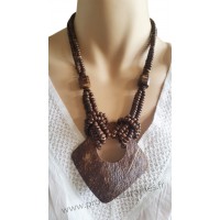 Collier en noix de coco pendentif carré verni brillant Lara Ethnics