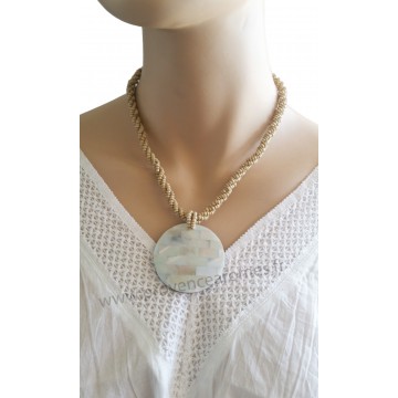 Collier de perles beige pendentif cercle de nacre Lara Ethnics