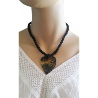 Collier perles noires pendentif feuille de nacre Lara Ethnics