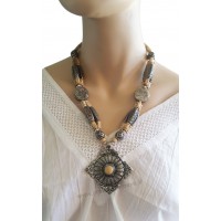 Collier beige et métal pendentif carré en métal Lara Ethnics