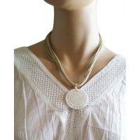 Collier multi-cordons beiges pendentif cercle en coquillage Lara Ethnics