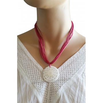 Collier multi-cordons rose fuchsia pendentif cercle en coquillage Lara Ethnics