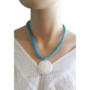 Collier multi-cordons bleu turquoise pendentif cercle en coquillage Lara Ethnics